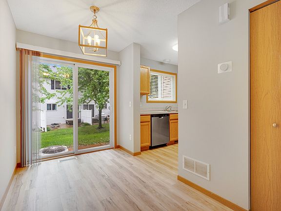 4th image of 2965 Village Ct