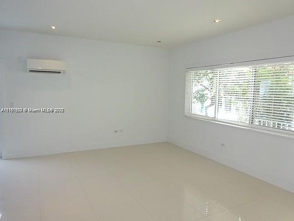 3rd image of 937 Lenox Ave APT 3