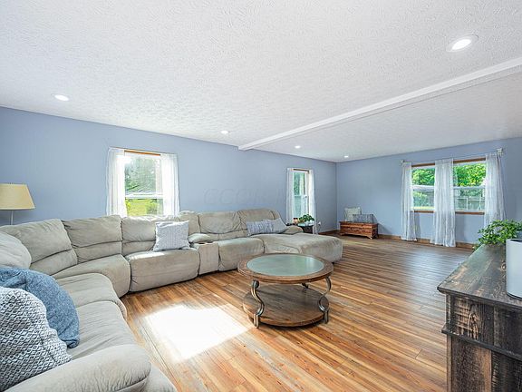 4th image of 245 W Park Ave