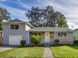 535 E Hereford St, Gladstone, OR 97027