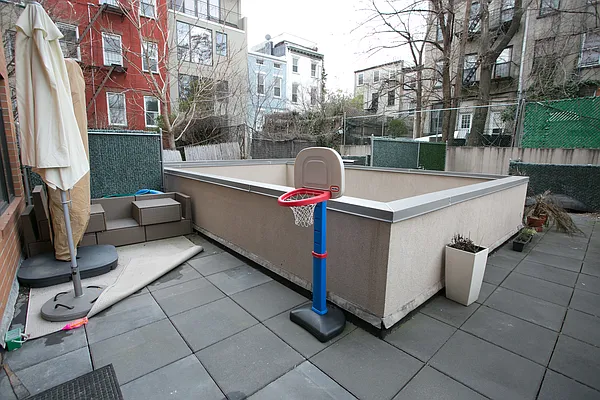 Rented by The Syper Group | media 6