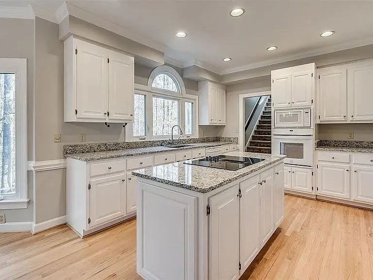 4 bed, 2998 sqft, $4,000 — Photo 1