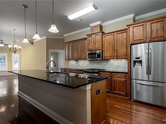 3rd image of 721 Old White Ln
