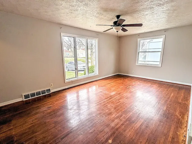 3421 Martin Ave — Photo 3