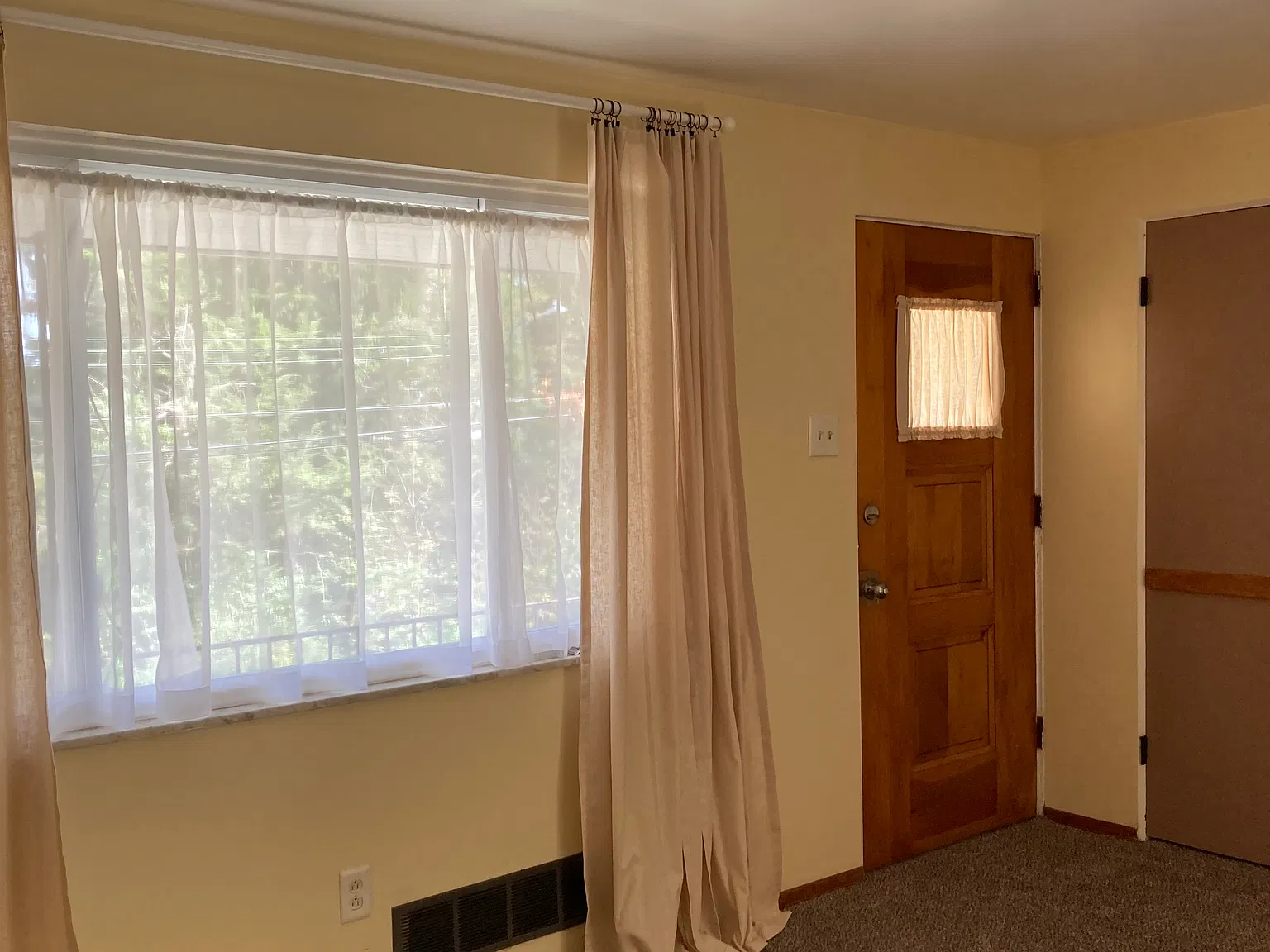 3 bed, 1225 sqft, $1,400 — Photo 3