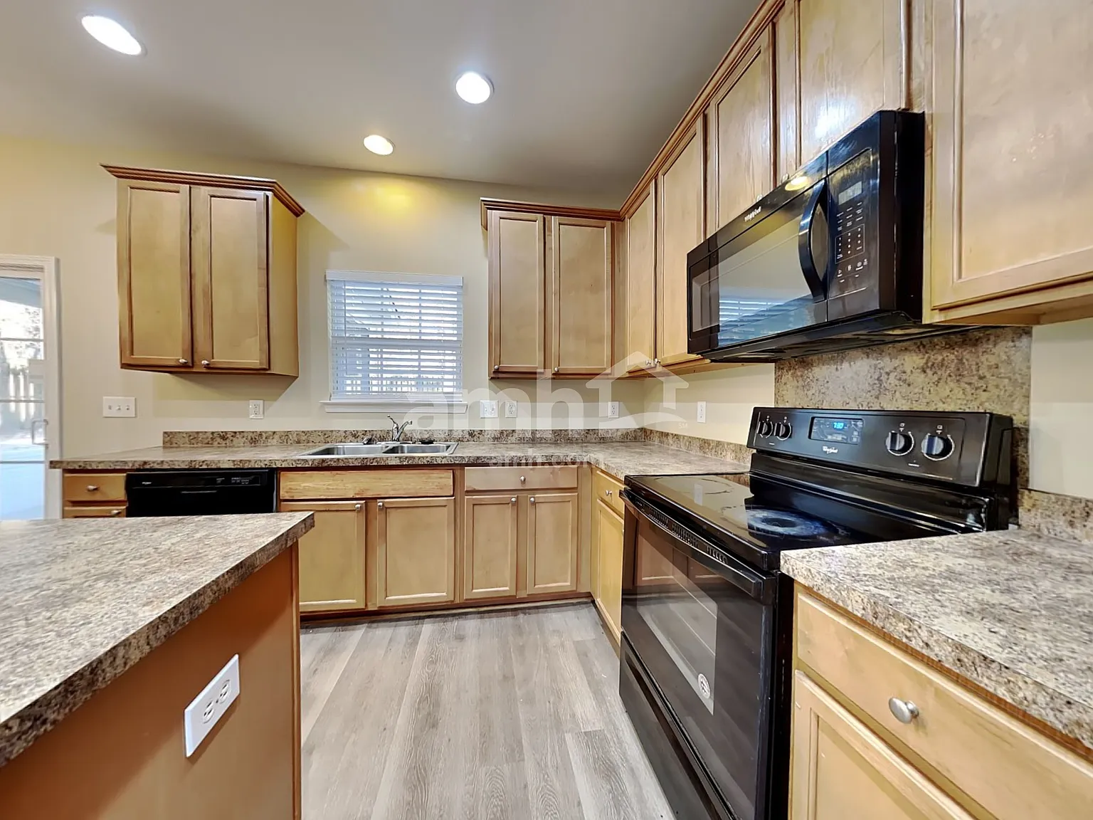 4 bed, 2.5 bath, 2501 sqft, $2,620 — Photo 3