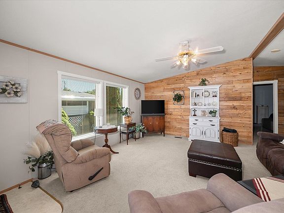 4th image of 208 S Blueberry Pl