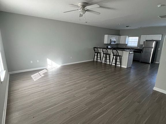3rd image of 122 Bonielane Dr