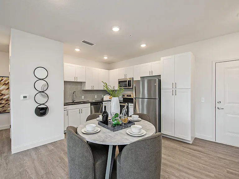 Grand Oak Apartments — Photo 31