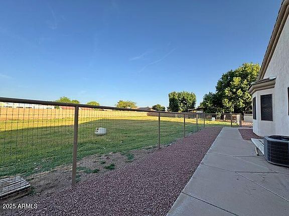 5th image of 661 W VIA DE PALMAS --