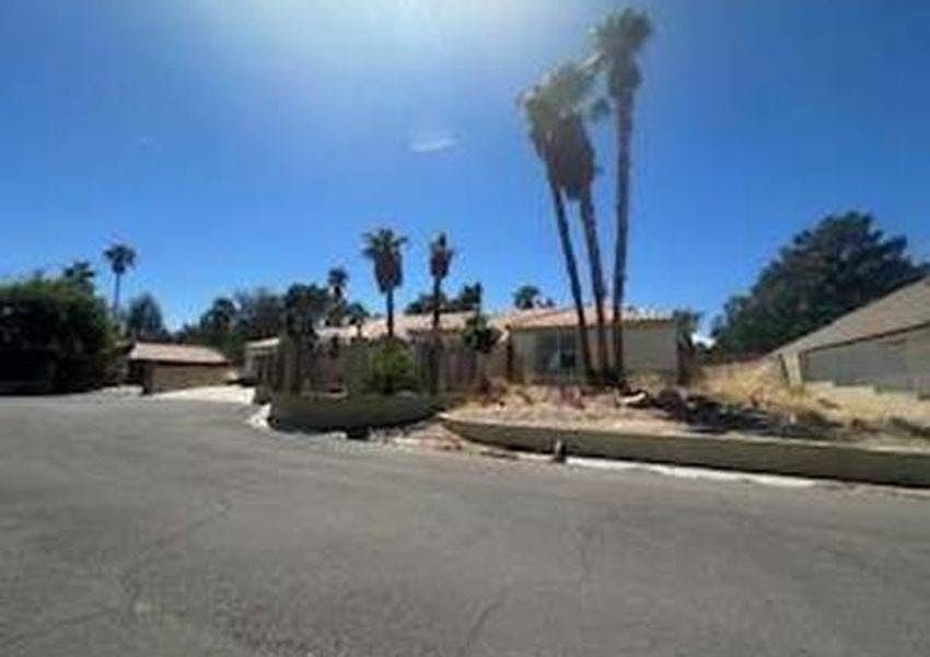 2nd image of 2775 Twin Palms Cir