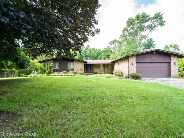 25650 W Ten Mile Rd, Southfield, MI 48033