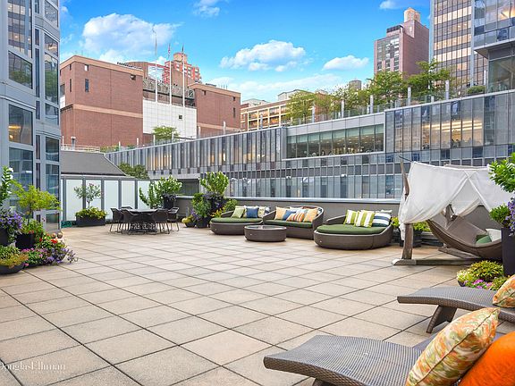 2nd image of 555 W 59th St #Townhouse 3a