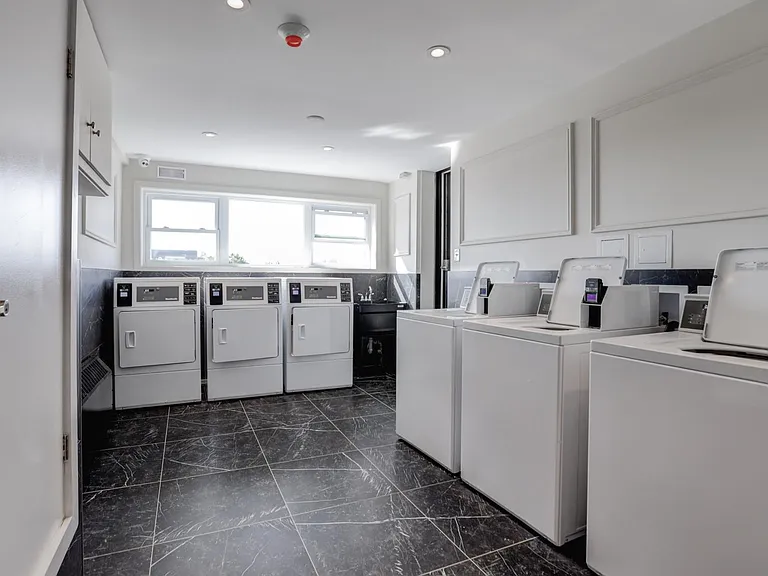 325 Besserer St — Photo 10