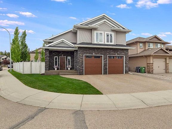 2nd image of 25 W Grove Close