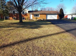 1580 S Hickory Ridge Rd, Milford, MI 48380