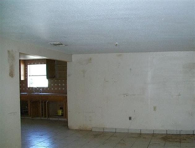 2nd image of 495 E Leona St