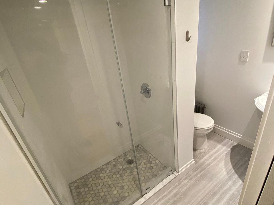 2nd image of 128 King Ave