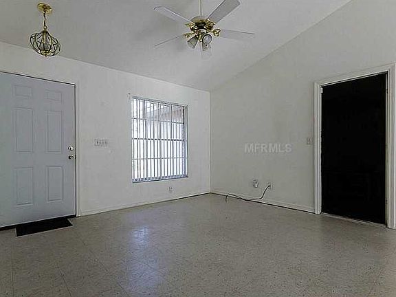 4th image of 604 Brooke Ct