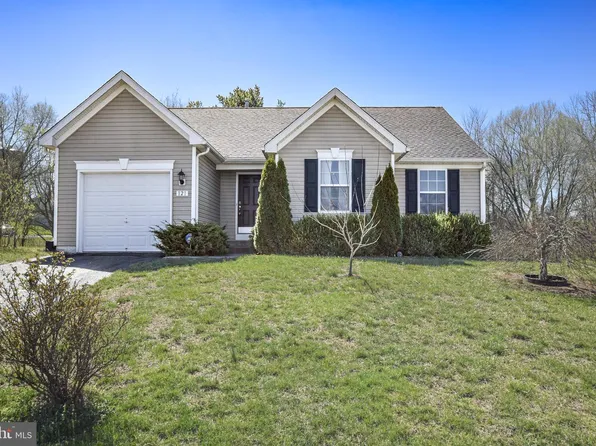 121 Equinox Way W, Martinsburg, WV 25401