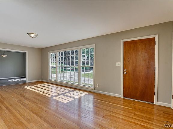 4th image of 3415 3rd Ave E