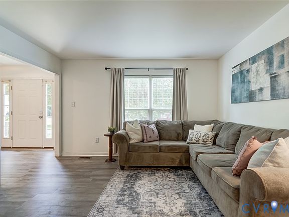 5th image of 925 Scotch Pine Ct