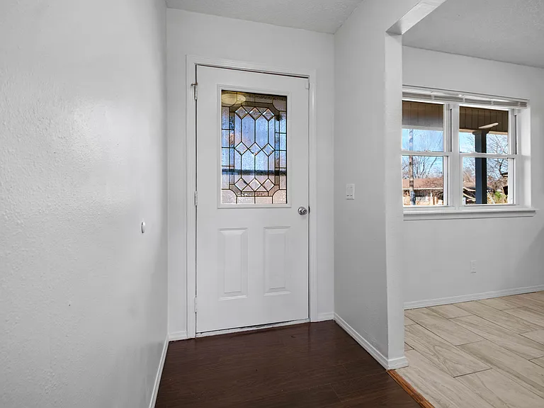 2306 Douglas St — Photo 6