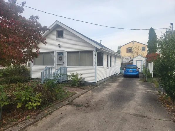 9 Quasuet Ave, Wareham, MA 02571