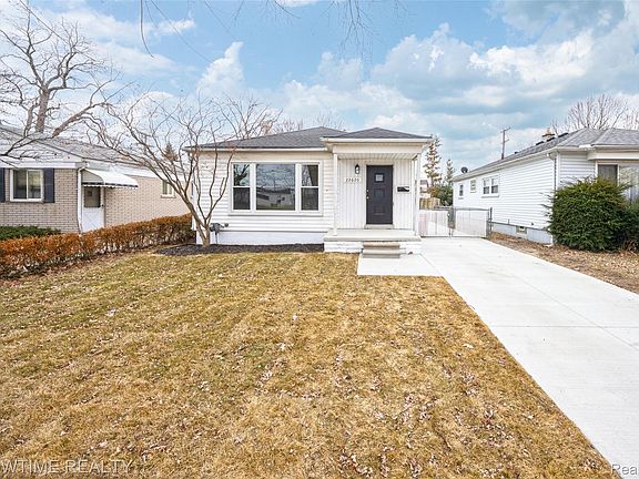3rd image of 22620 Raven Ave