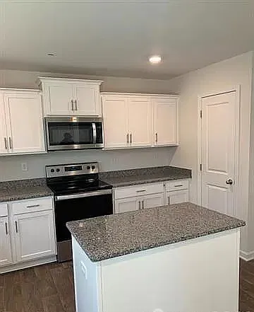 3 bed, 2.5 bath, 1704 sqft, $2,095 — Photo 4
