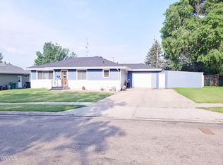 1253 S Highland Acres Rd, Bismarck, ND 58501