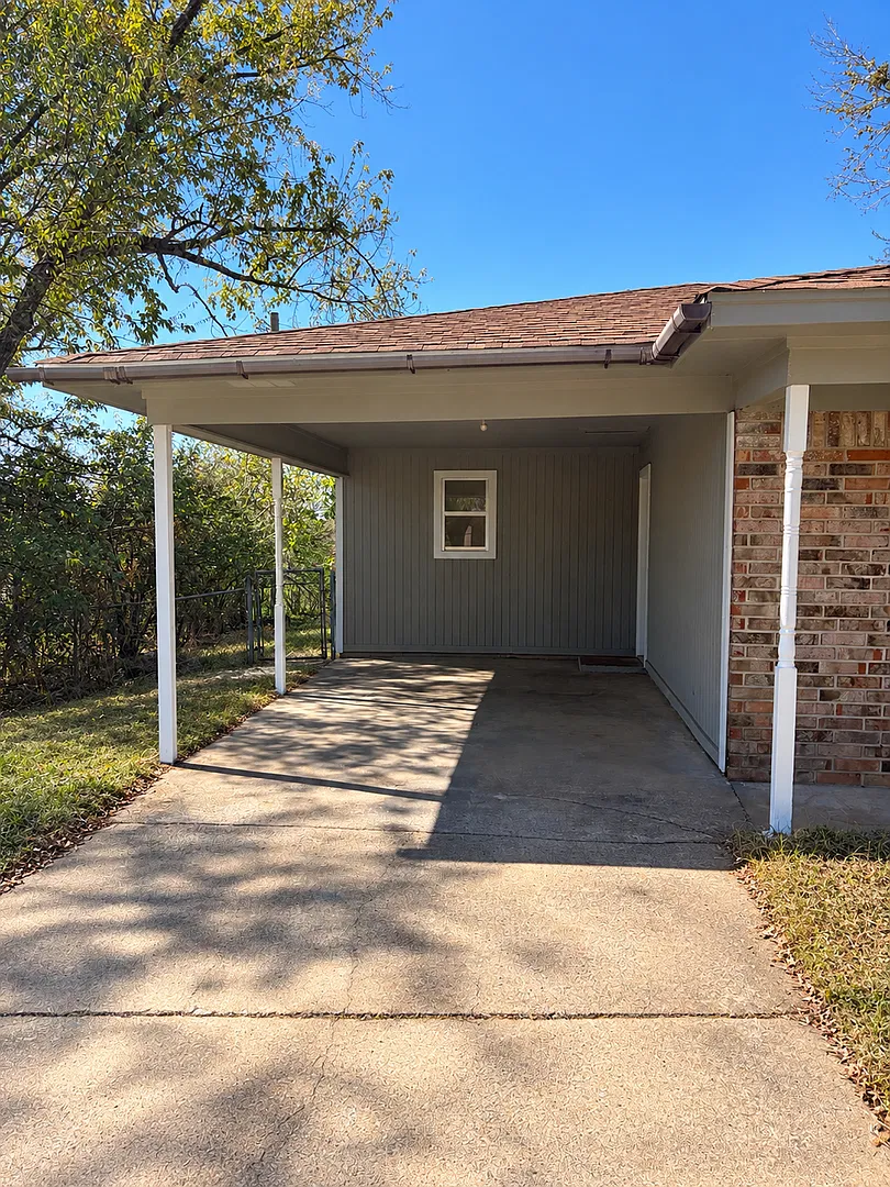 3 Bedroom and 1.5 Bathroom House! — Photo 3