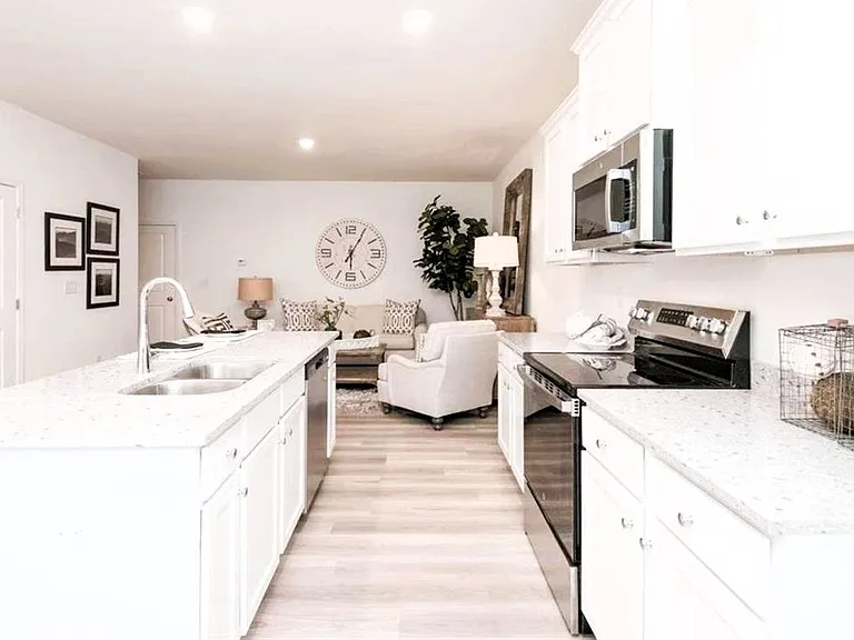 2020 Woodbine Way — Photo 2