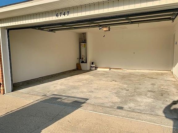 3rd image of 6747 Hallendale Dr