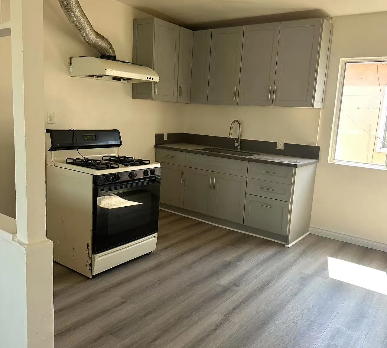 2 bed, 900 sqft, $2,500 — Photo 2