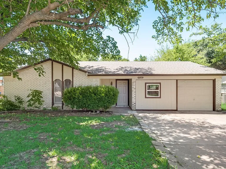 6809 Yorkston St — Photo 3