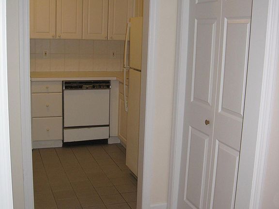 3rd image of 332 Fox Run Ln