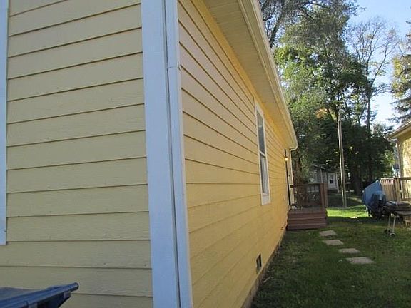 5th image of 3949 N Winthrop Ave