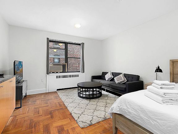 4th image of 205 W 15th St APT 3T