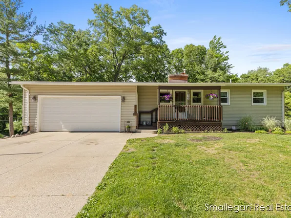 8733 Cardinal St NE, Rockford, MI 49341