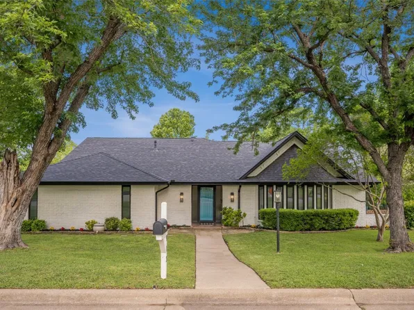 913 Edgecliff Dr, Bedford, TX 76022