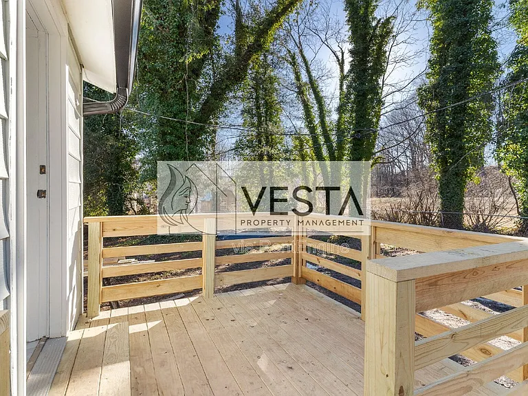 555 Baldwin Ave — Photo 27