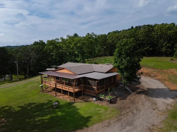 637 Riverpoint Rd, Clarksville, AR 72830