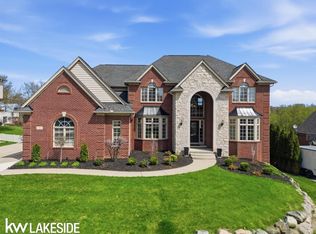 1112 Canyon Creek Dr, Rochester Hills, MI 48306
