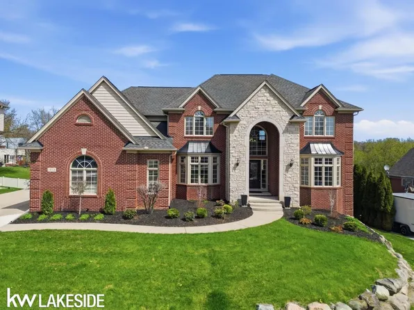 1112 Canyon Creek Dr, Rochester Hills, MI 48306