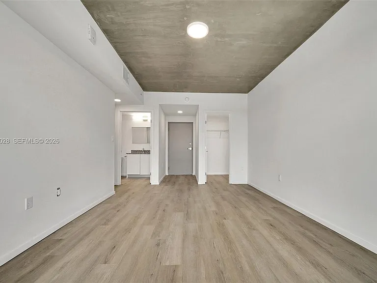 475 NE 125 N #504 — Photo 1