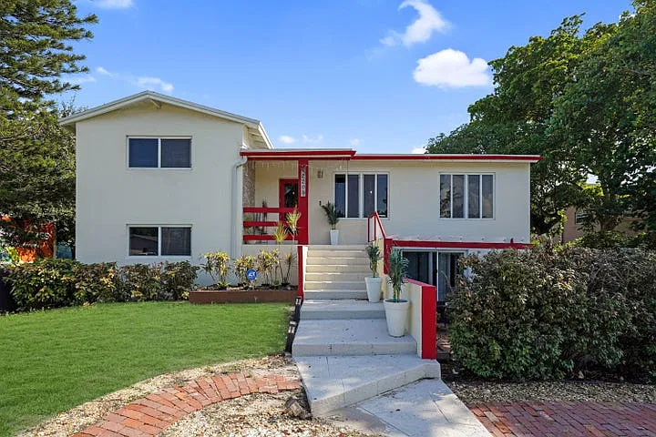 220 NW 42nd St