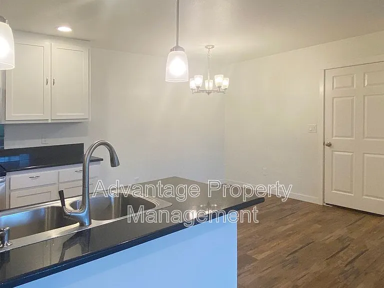 1711 S 9th St — Photo 14