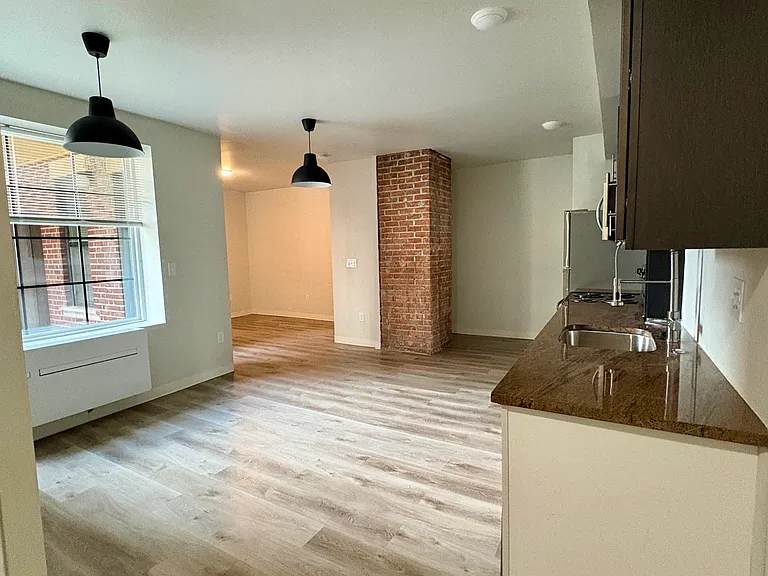 Bethune Lofts — Photo 32