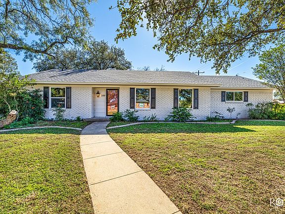 5th image of 3119 Woodland Cir